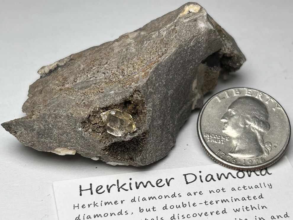 ニューヨーク州産 ハーキマーダイヤモンド 母岩付き / Herkimer Diamond