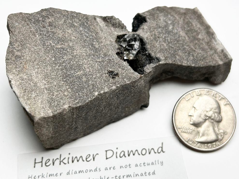 ニューヨーク州産 ハーキマーダイヤモンド 母岩付き / Herkimer Diamond