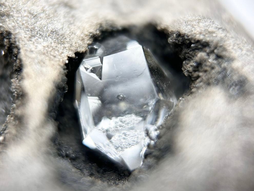 ニューヨーク州産 ハーキマーダイヤモンド 母岩付き / Herkimer Diamond