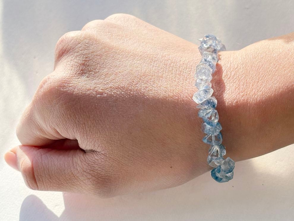 デュモルチェライト in クォーツ ブレスレット / Dumortierite in Quartz