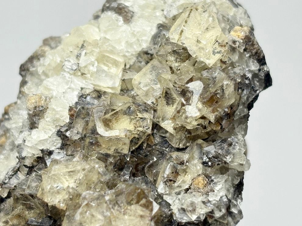 メキシコ産イエローフローライト with セレナイト / Fluorite with selenite