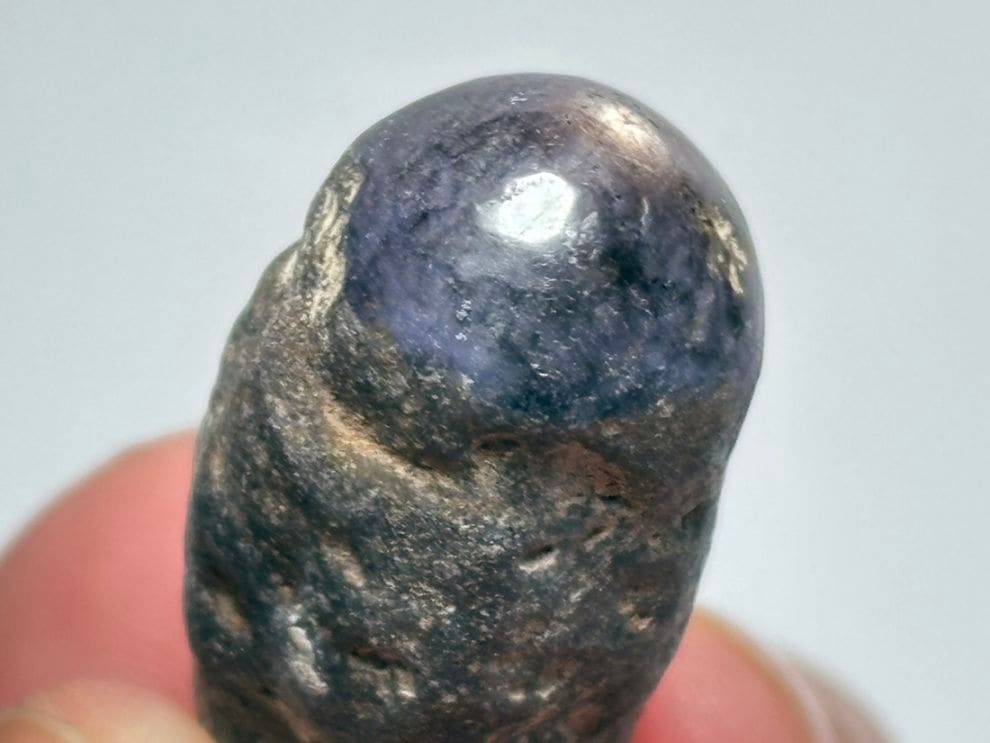 (蛍光) インド産 パープルサファイア / Purple Sapphire