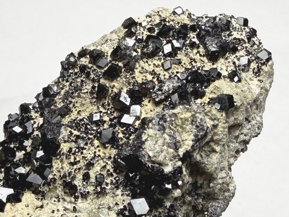 アンドラダイトガーネット(灰鉄柘榴石)