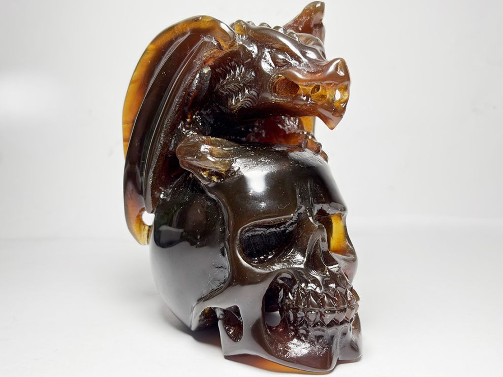 インドネシア産  ブルーアンバー ドラゴン＆スカル彫刻 / Blue Amber