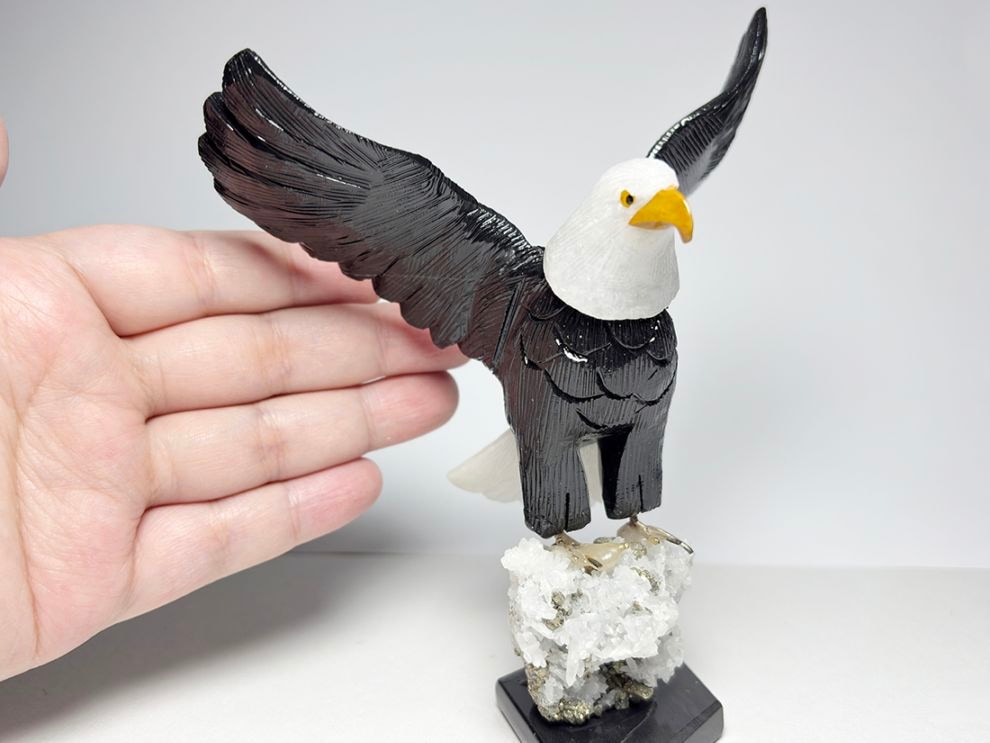 ペルー産 鳥彫刻（ハクトウワシ）