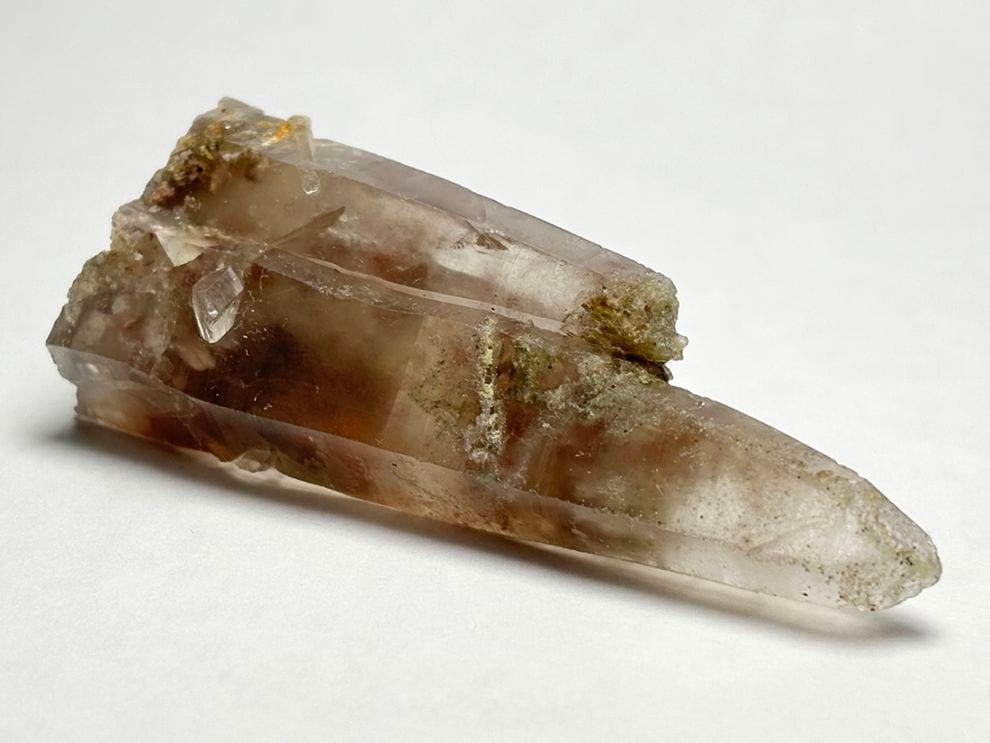 インクルージョン水晶原石（内包物あり）