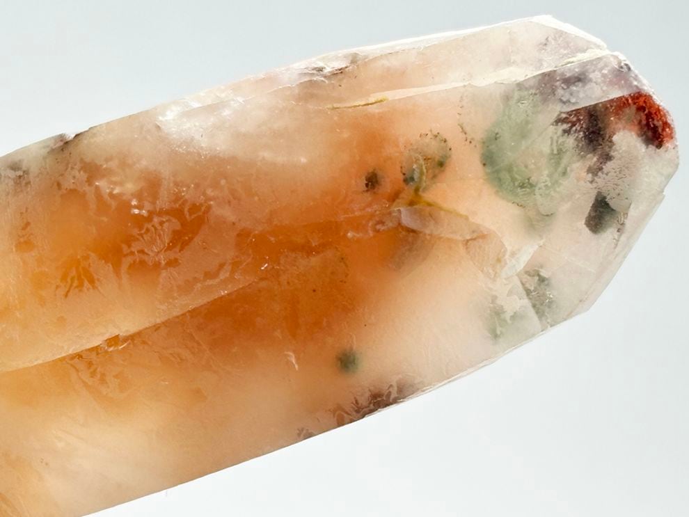 インクルージョン水晶原石（内包物あり）