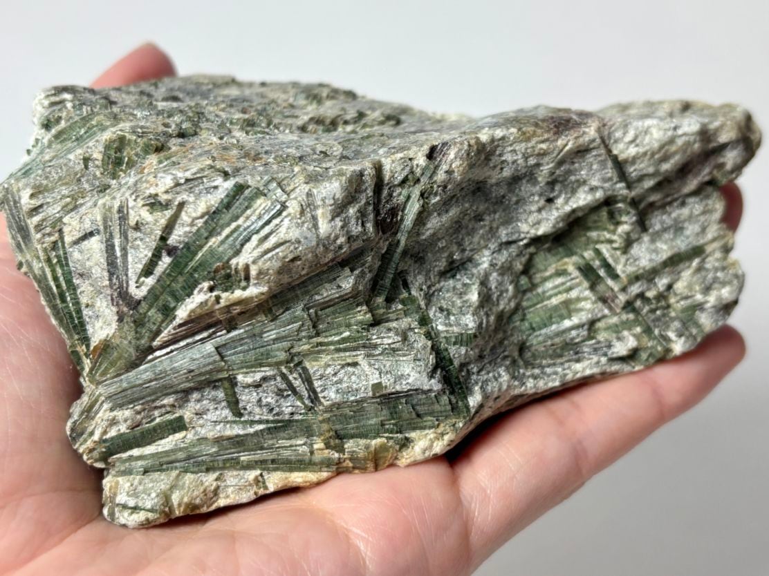 カリフォルニア州産 アクチノライト  in タルク (緑閃石/滑石)  / Actinolite in Talc 