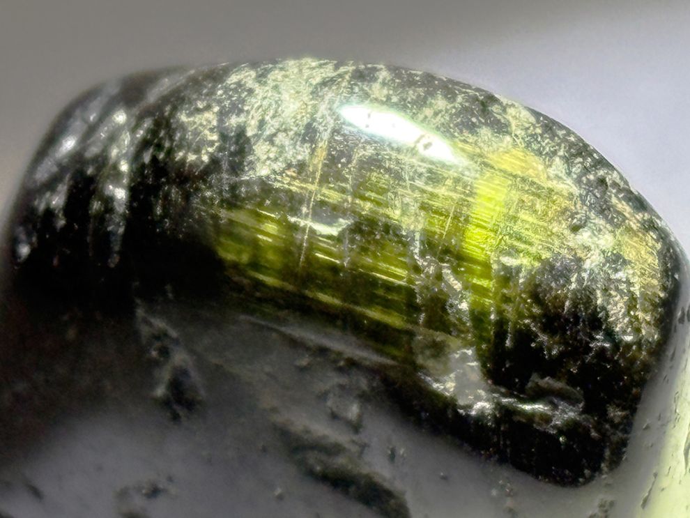 ブラジル産 キャッツアイトルマリン  タンブル / Cat's Eye Tourmaline