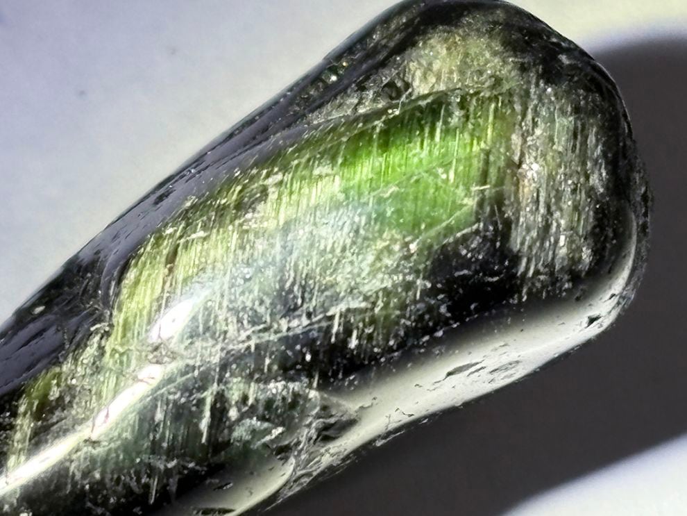 ブラジル産 キャッツアイトルマリン  タンブル / Cat's Eye Tourmaline