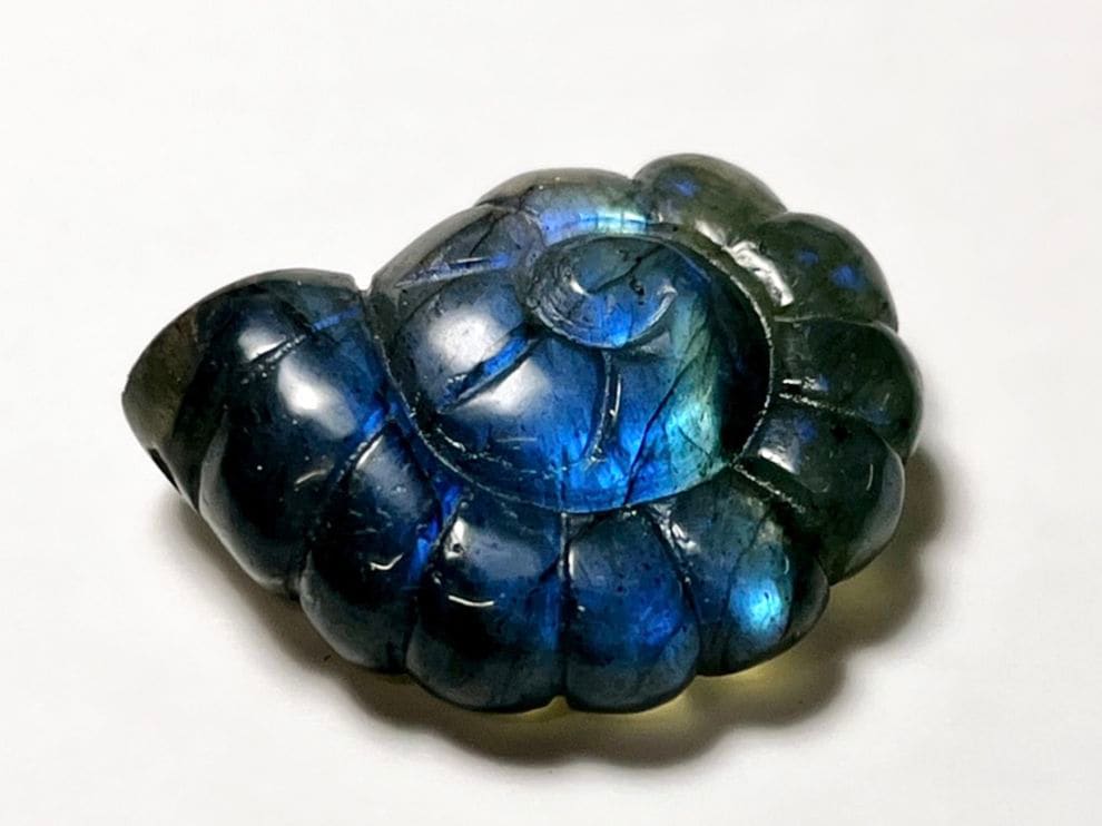 ラブラドライト アンモナイト 彫刻 / Labradorite