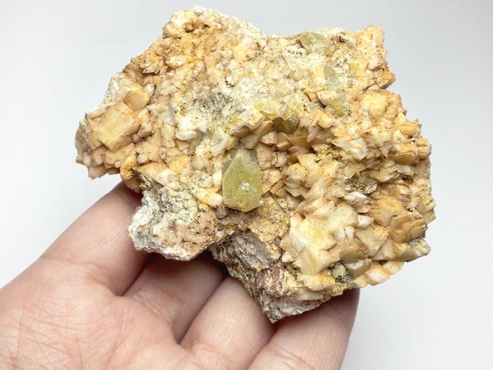 モロッコ産 イエロー アパタイト 母岩付き / Yellow Apatite