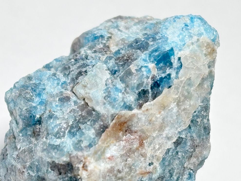 マダガスカル産 ブルーアパタイト  (燐灰石)/ Blue Apatite