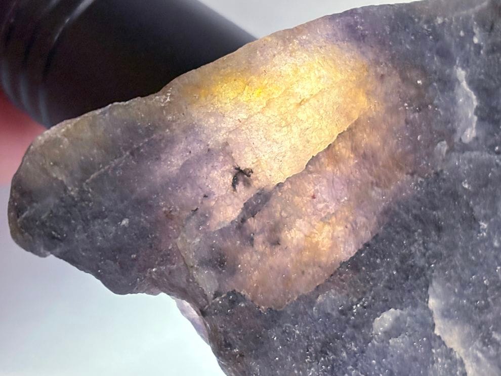 インド産 アイオライト ( 菫青石 ) / Iolite 