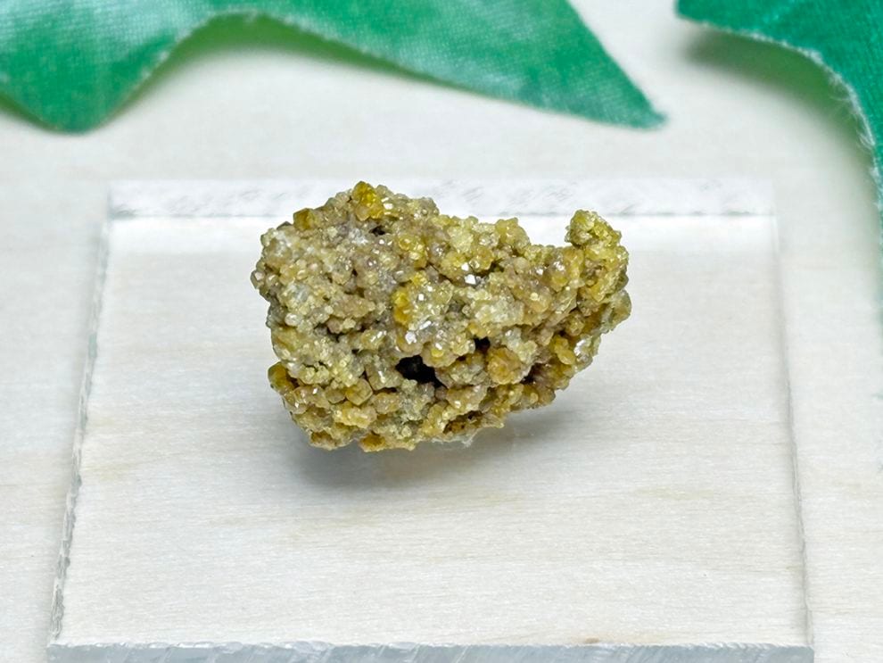 埼玉県秩父鉱山産 グロッシュラーガーネット/ Grossular Garnet ( 灰礬