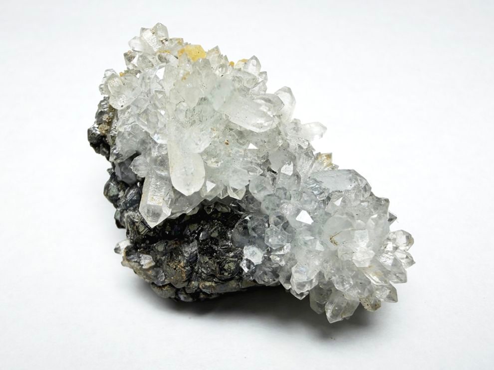 岐阜県吉城郡神岡鉱山産 水晶＆閃亜鉛鉱 / Quartz＆Sphalerite