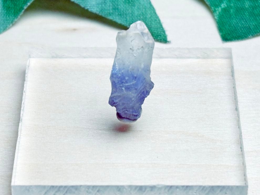 ブラジル産 デュモルチェライト in クォーツ / dumortierite in quartz【ミニチュア鉱物】