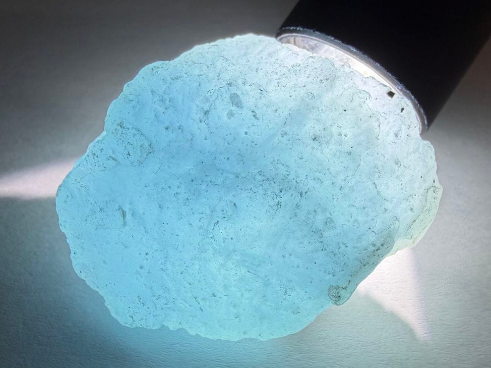 モザンビーク産 アクアマリン ラフ  / aquamarine ( 緑柱石 )