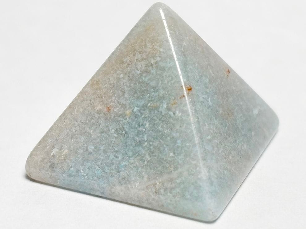 ブラジル産 トロレアイト  ピラミッド型彫刻 / Trolleite