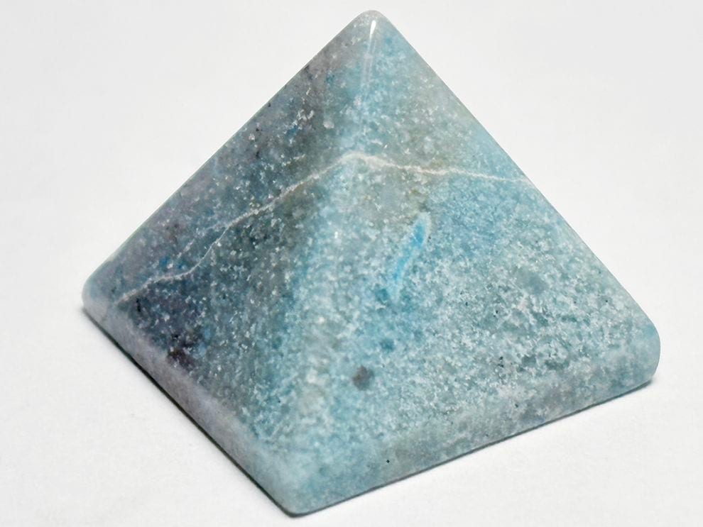 ブラジル産 トロレアイト  ピラミッド型彫刻 / Trolleite