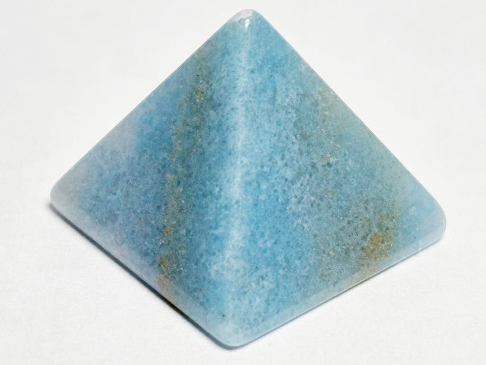 ブラジル産 トロレアイト  ピラミッド型彫刻 / Trolleite