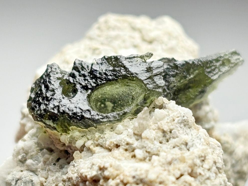 【レア】チェコ産 母岩付きモルダバイト  / Moldavite