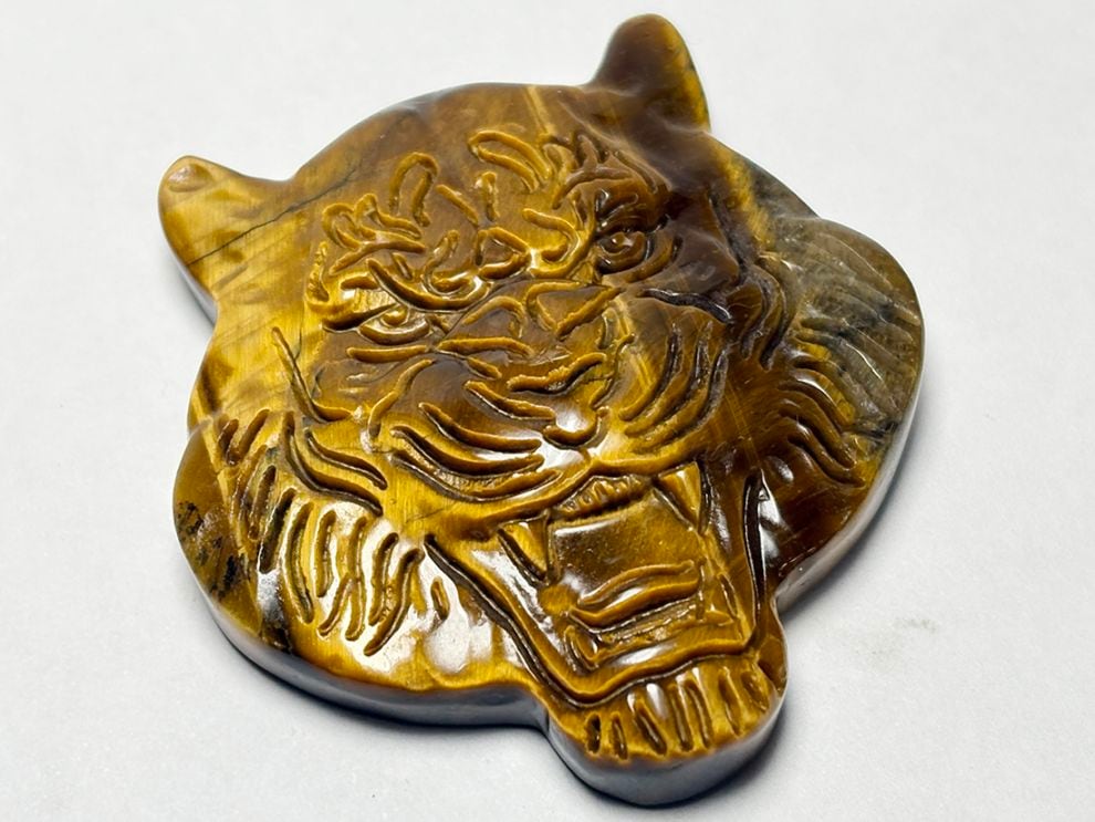 タイガーアイ 虎彫刻