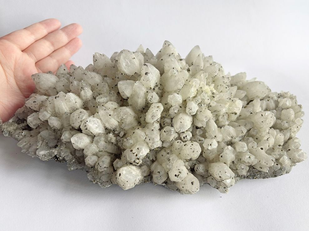 尾太鉱山産 水晶＆黄銅鉱 / Quartz＆Chalcopyrite