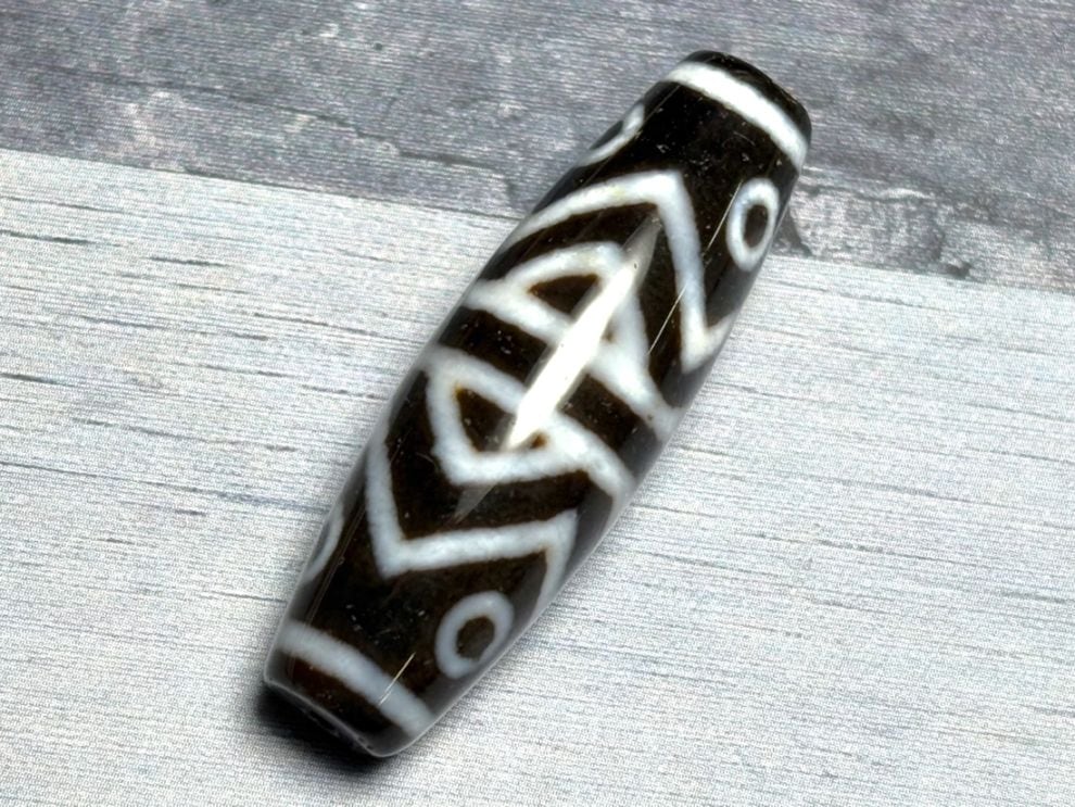 チベット 金剛虎牙六眼天珠 ( 至純天珠 ) / dZi beads