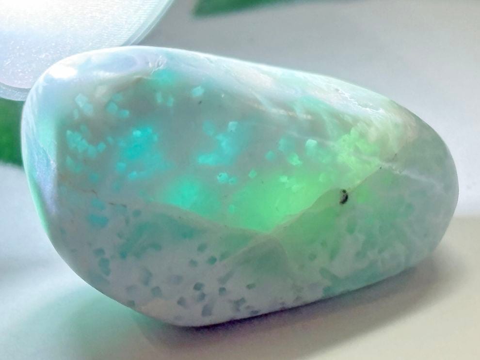 ドミニカ共和国産 ラリマー タンブル (ソーダ珪灰石)/ Larimar
