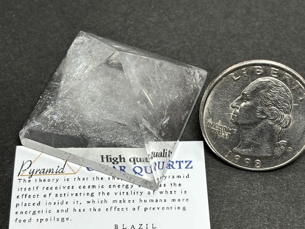 【高品質】ブラジル産水晶 ピラミッド / Quartz Pyramid