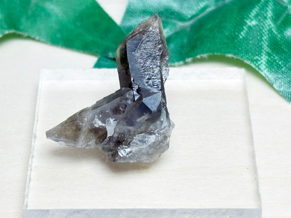 マダガスカル産 スモーキークォーツ / Smoky quartz ( 煙水晶 )【ミニチュア鉱物】