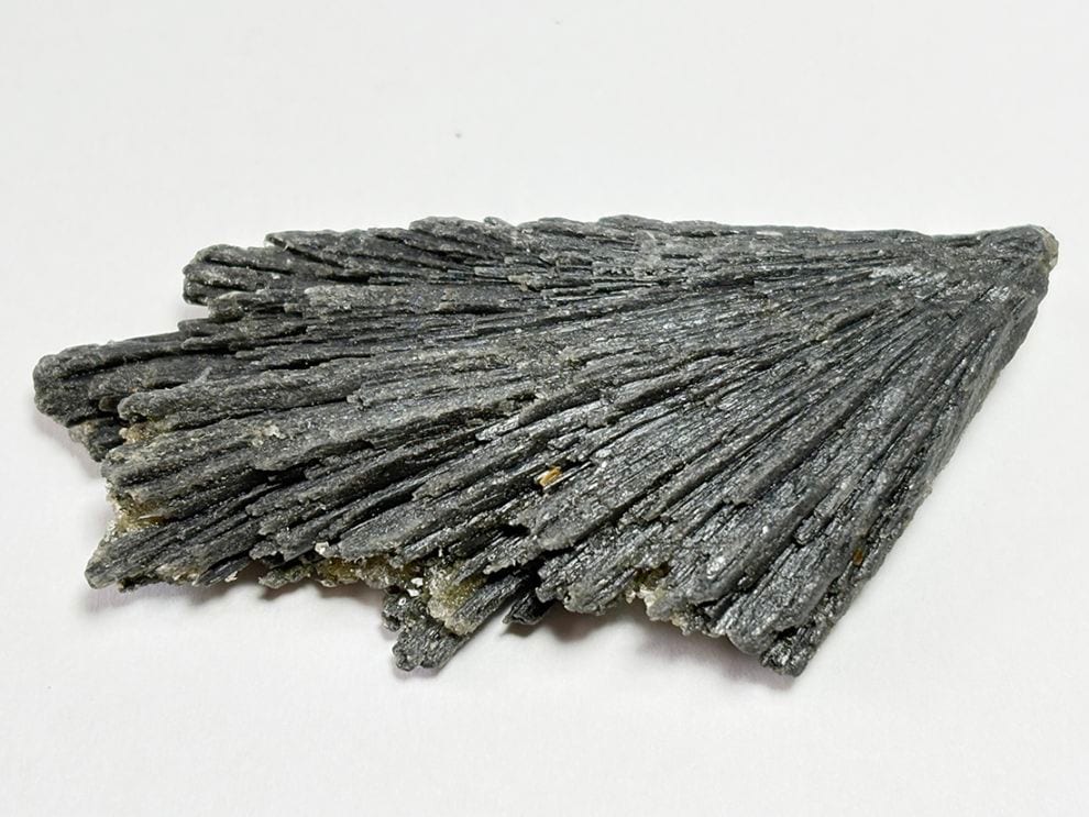 ブラジル産 ブラックカイヤナイト ( 藍晶石 ) / Black Kyanite