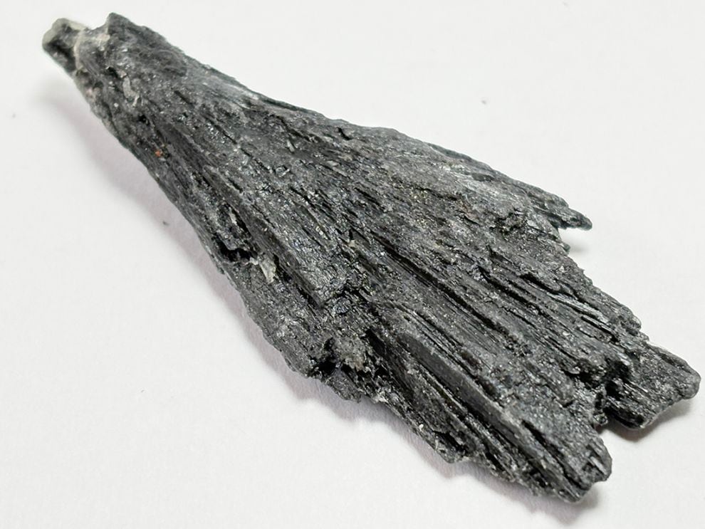 ブラジル産 ブラックカイヤナイト ( 藍晶石 ) / Black Kyanite