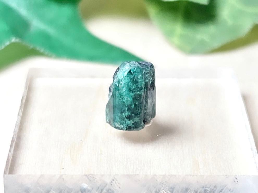 (赤蛍光) コロンビア産 エメラルド / Emerald ( 緑柱石)【ミニチュア鉱物】