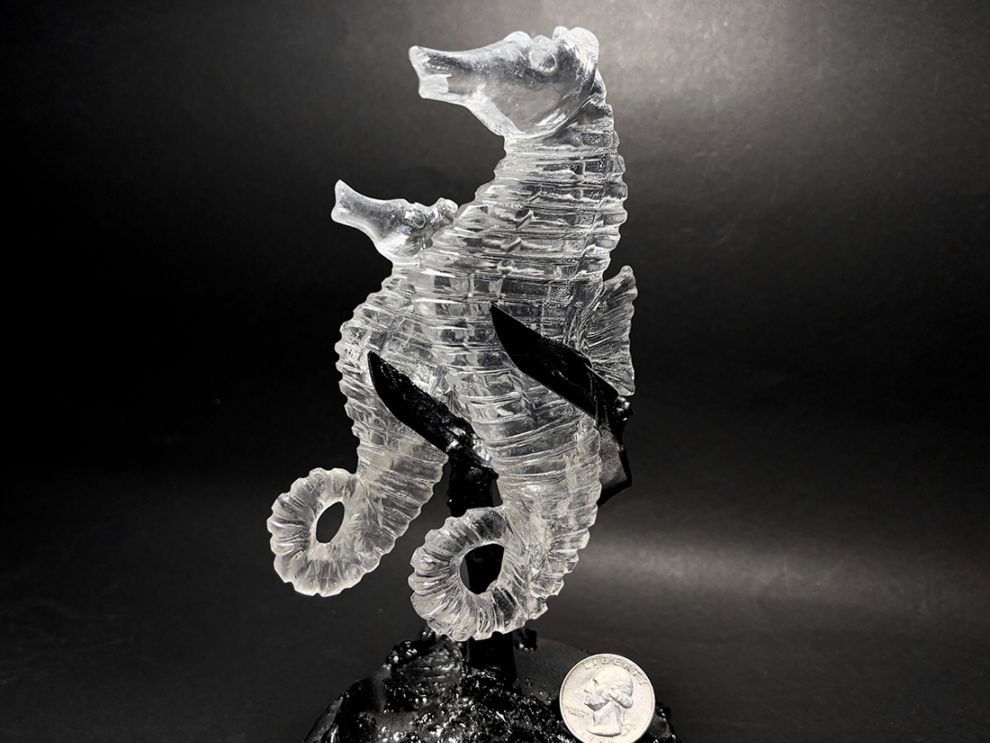 水晶 タツノオトシゴ ペア 彫刻 (専用台座付き)/ Quartz Seahorse