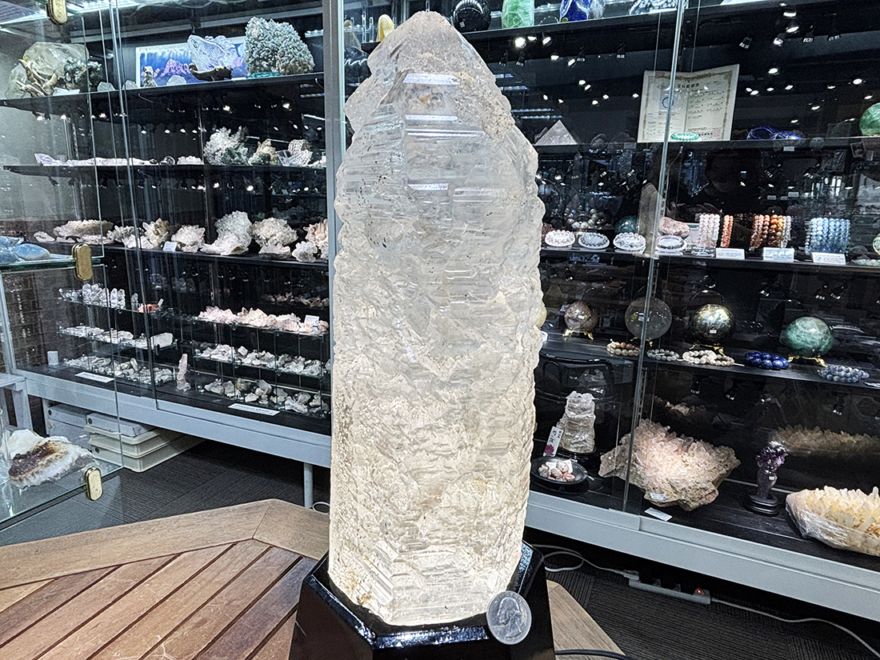パキスタン産 エッチドクォーツ (ライト台座付き)/ Etched Quartz