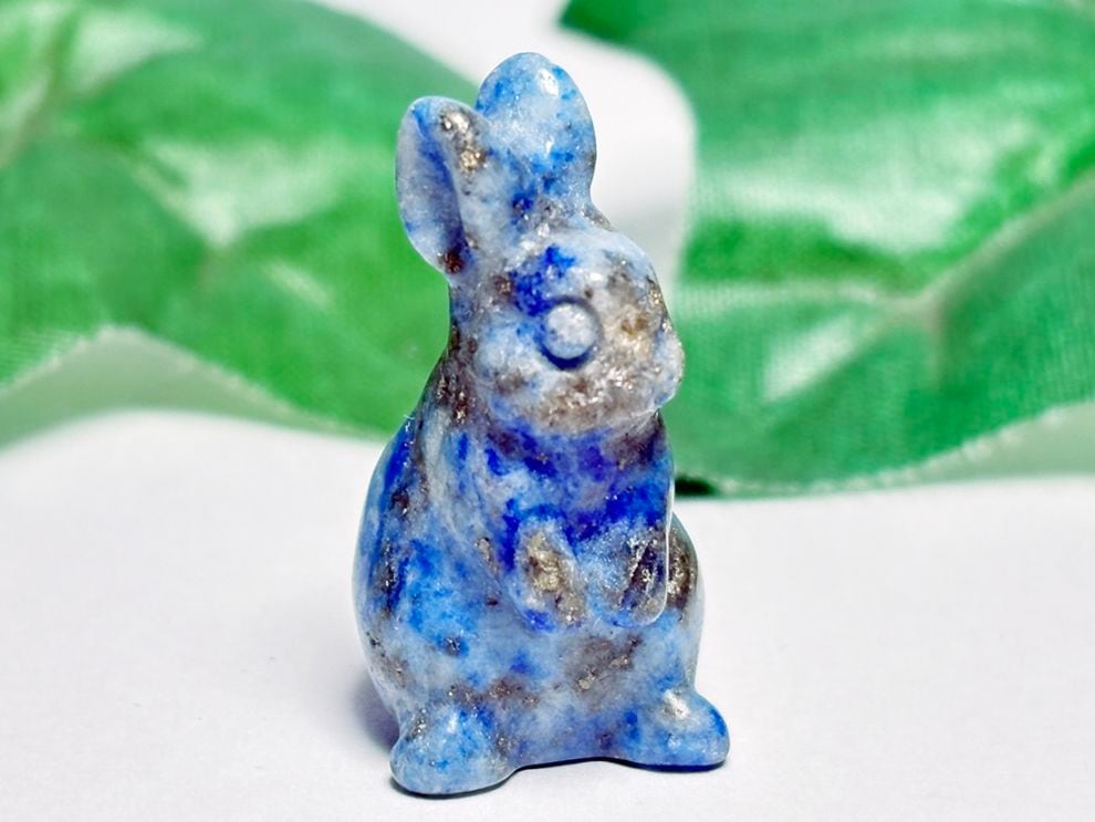 アフガニスタン産 ラピスラズリ うさぎ彫刻 / Lapis Lazuli