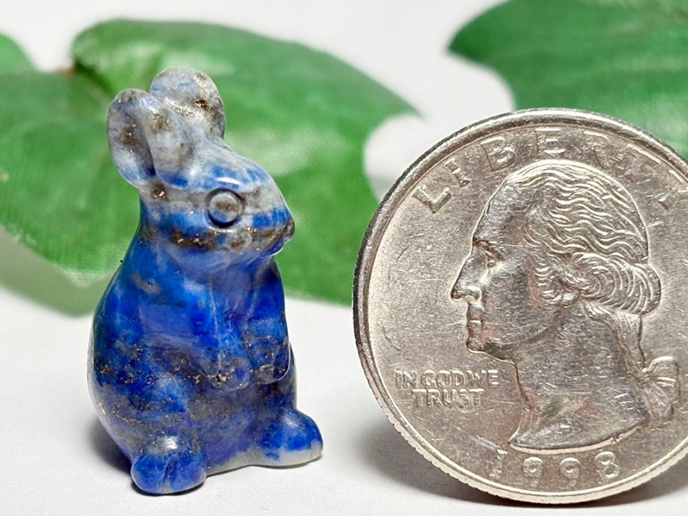 アフガニスタン産 ラピスラズリ うさぎ彫刻 / Lapis Lazuli