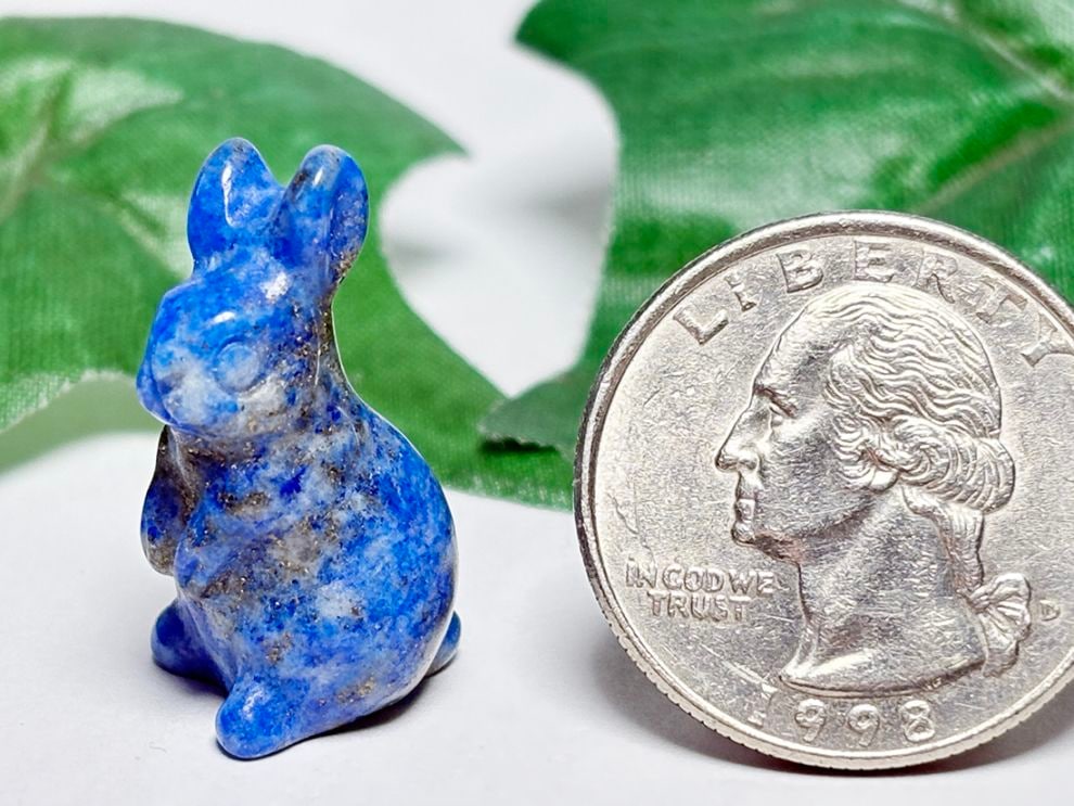 アフガニスタン産 ラピスラズリ うさぎ彫刻 / Lapis Lazuli