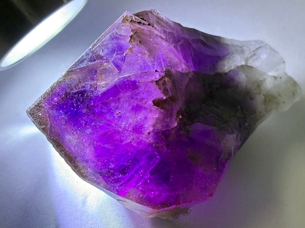 ブラジル・パラー州産  ダークカラーアメジスト ポイント  ( 紫水晶 )/ Amethyst
