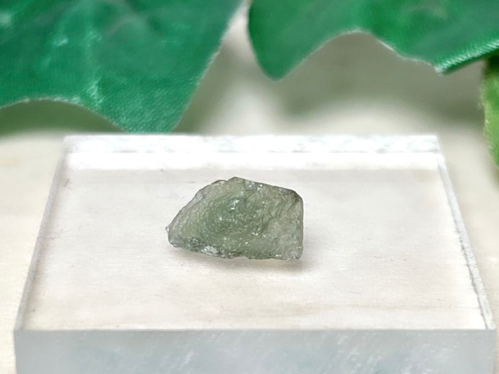 チェコ産 モルダバイト / moldavite ( モルダウ石 )【ミニチュア鉱物】