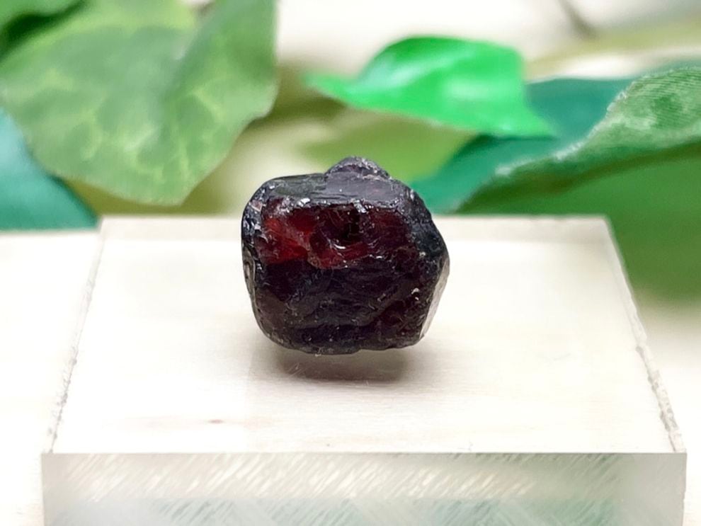 ブラジル産 ガーネット / Almandine garnet ( 鉄礬柘榴石 )【ミニチュア鉱物】