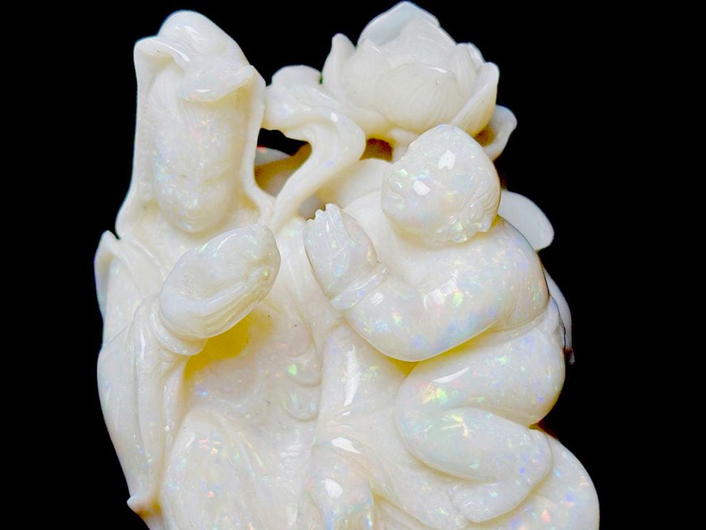 オパール 慈母観音菩薩彫刻 ( 蛋白石 )/ Opal