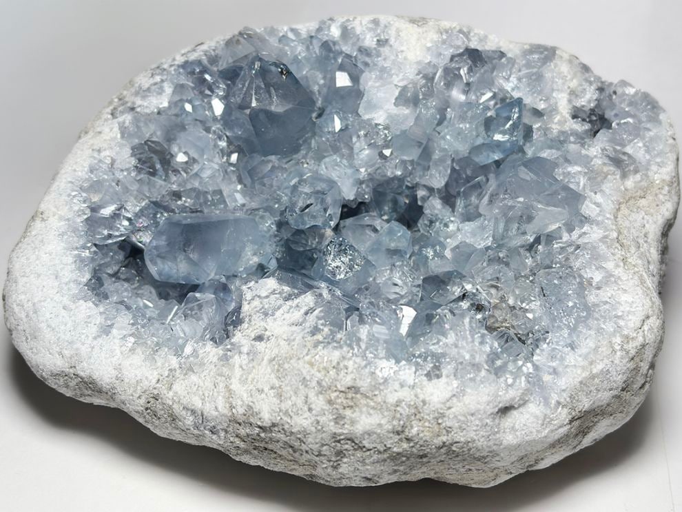 １キロ超★天使の石♡セレスタイト 高品質】 マダガスカル産 セレスタイト ( 天青石 )/ Celestite