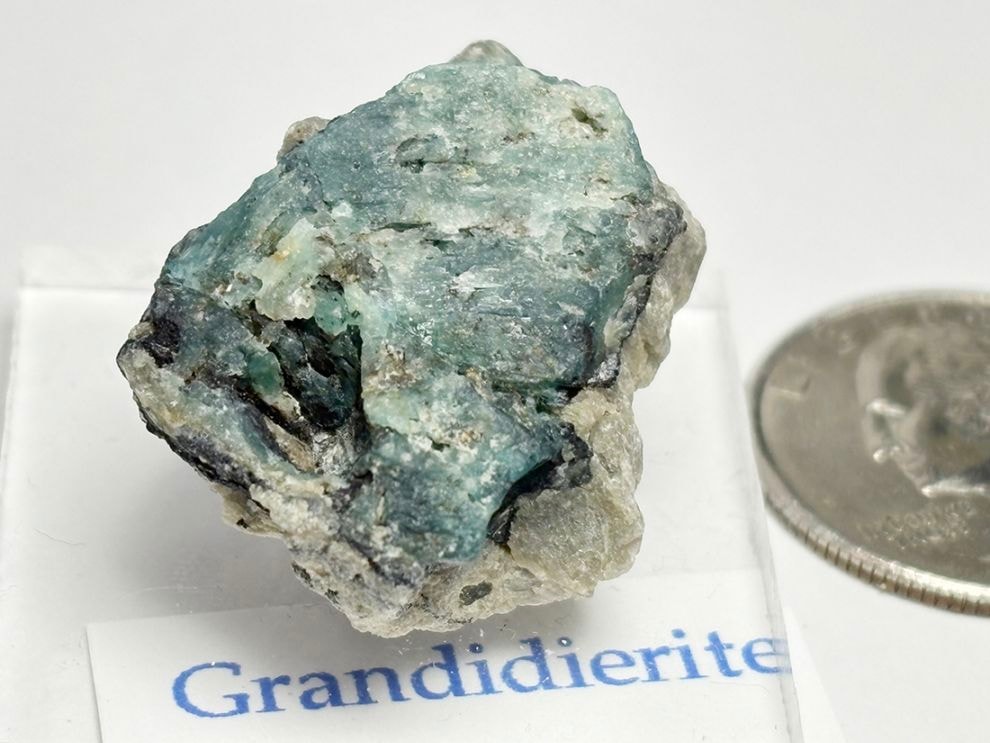 マダガスカル産 グランディディエライト 原石 / Grandidierite