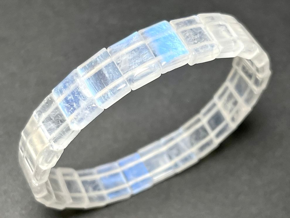 【高品質】ブルームーンストーン バングル/Blue Moonstone