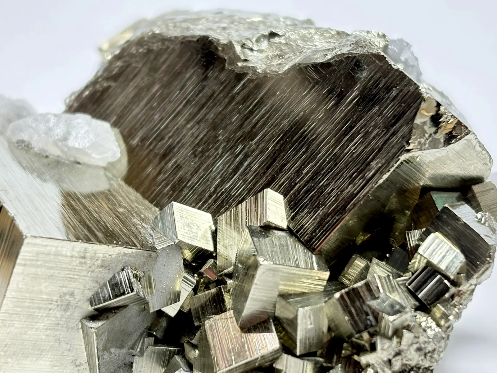 ( 蛍光 ) ペルー産  パイライト＆カルサイト /Pyrite &Calcite