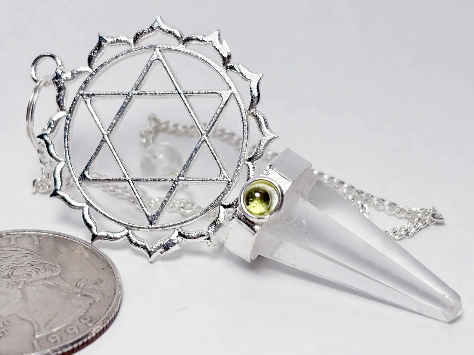水晶 ペンデュラム(第4チャクラ)/ Quartz Pendulum(Anahata Chakra)