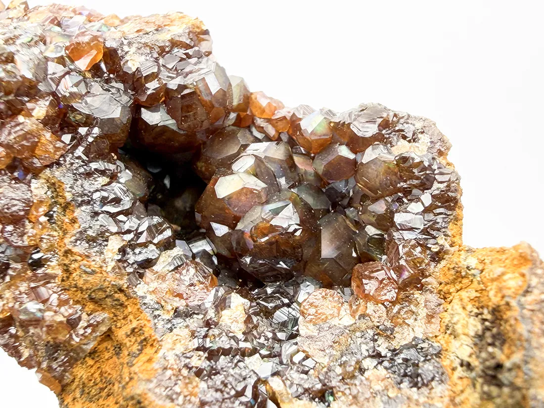 奈良県天川村産 レインボーガーネット / Rainbow Garnet ( Andradite )